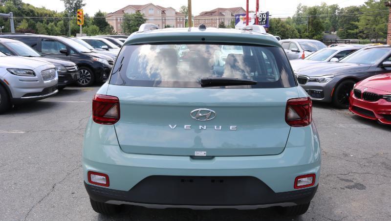Hyundai Venue Limited IVT 2025