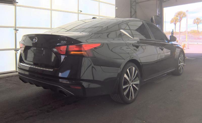 Nissan Altima 2.5 SR Sedan 2022