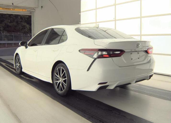 Toyota Camry Hybrid SE Nightshade CVT (Natl) 2023