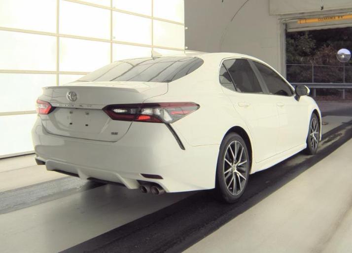 Toyota Camry Hybrid SE Nightshade CVT (Natl) 2023