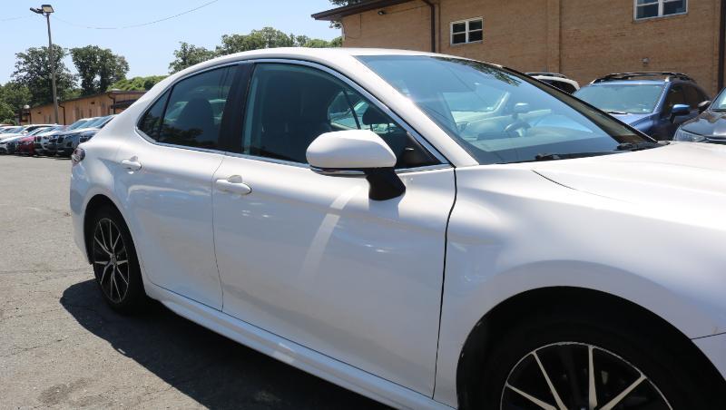 Toyota Camry Hybrid SE Nightshade CVT (Natl) 2023