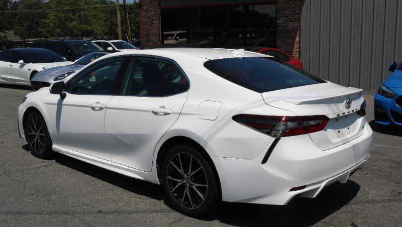 Toyota Camry Hybrid SE Nightshade CVT (Natl) 2023