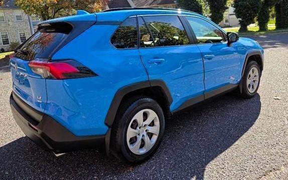 Toyota RAV4 LE FWD (Natl) 2021