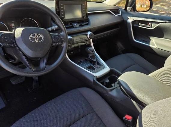Toyota RAV4 LE FWD (Natl) 2021