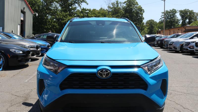 Toyota RAV4 LE FWD (Natl) 2021