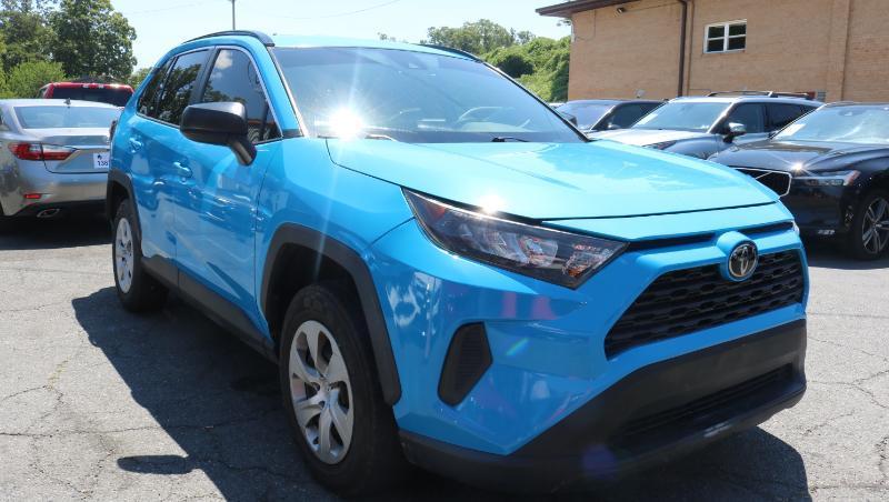 Toyota RAV4 LE FWD (Natl) 2021