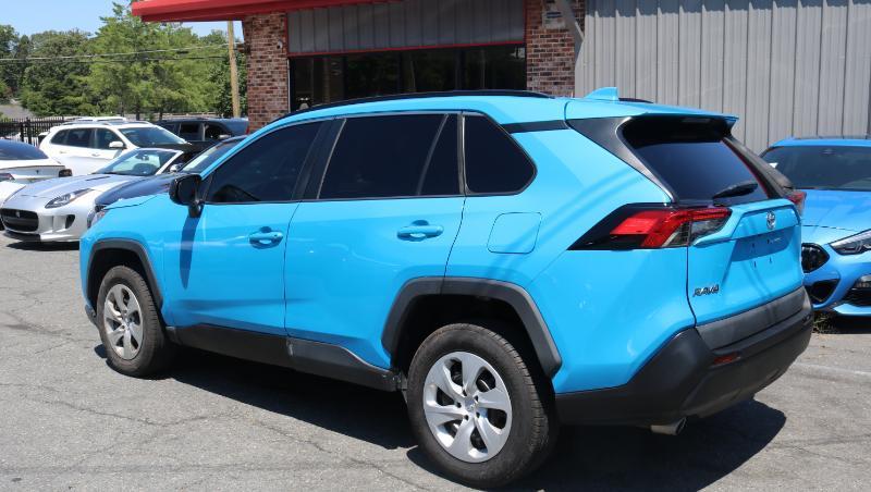 Toyota RAV4 LE FWD (Natl) 2021