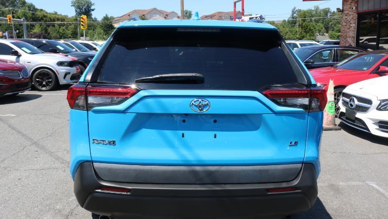 Toyota RAV4 LE FWD (Natl) 2021