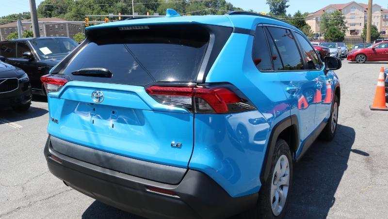 Toyota RAV4 LE FWD (Natl) 2021