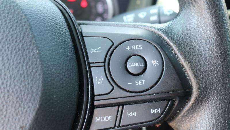 Toyota RAV4 LE FWD (Natl) 2021