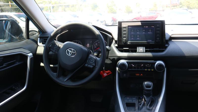 Toyota RAV4 LE FWD (Natl) 2021