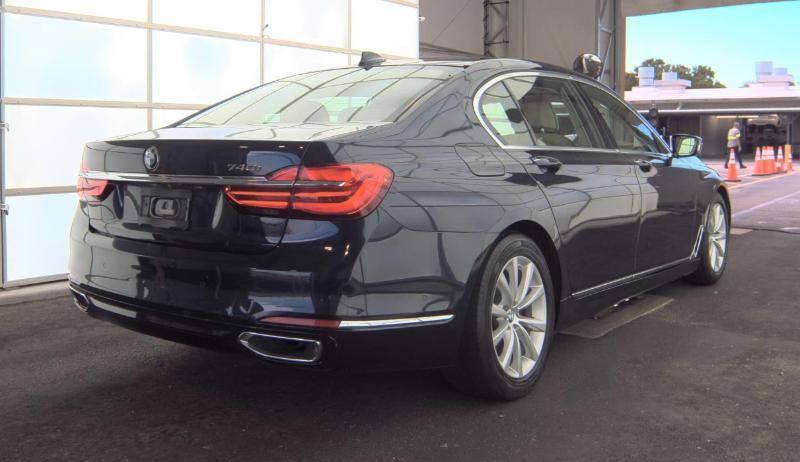 BMW 7 Series 4dr Sdn 740i RWD 2016