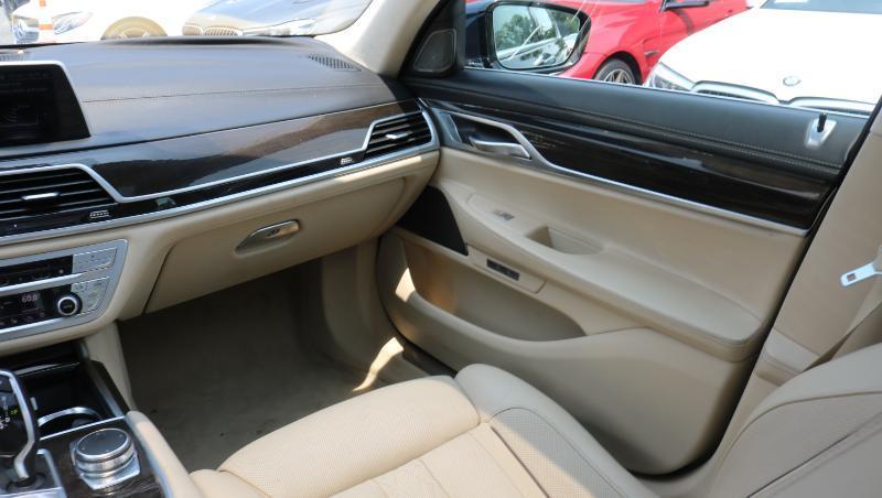 BMW 7 Series 4dr Sdn 740i RWD 2016