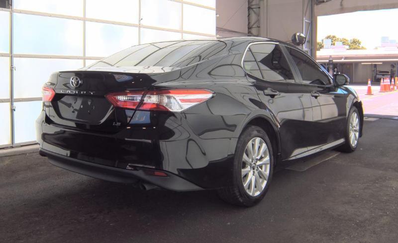 Toyota Camry LE Auto (Natl) 2018