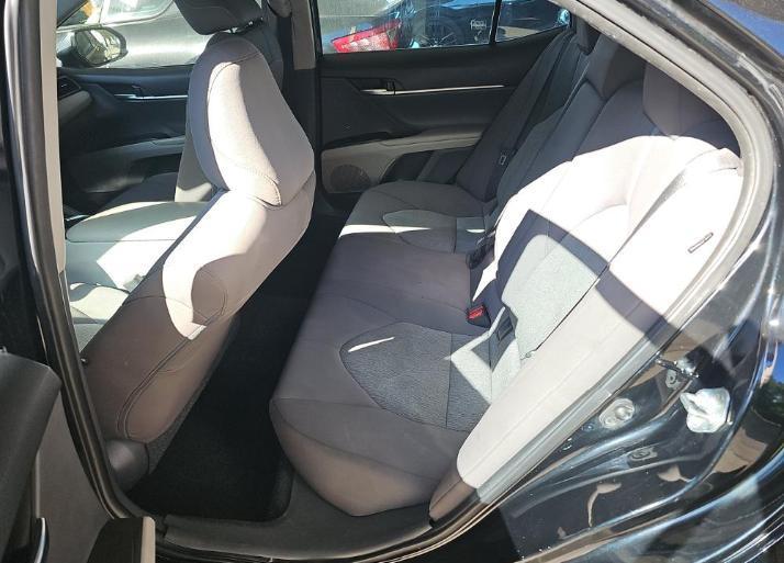Toyota Camry LE Auto (Natl) 2018