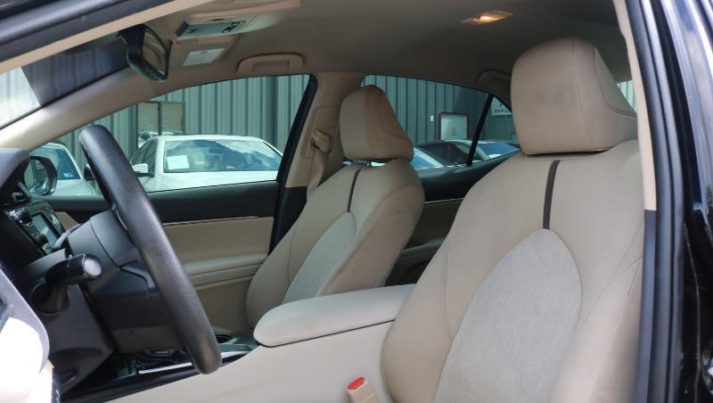 Toyota Camry LE Auto (Natl) 2018