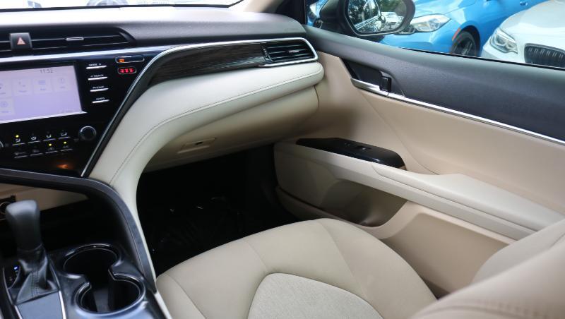 Toyota Camry LE Auto (Natl) 2018