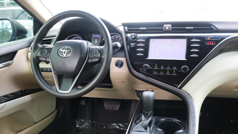 Toyota Camry LE Auto (Natl) 2018