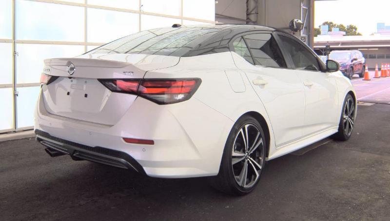 Nissan Sentra SR CVT 2021