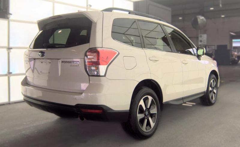 Subaru Forester 2.5i Limited CVT 2017