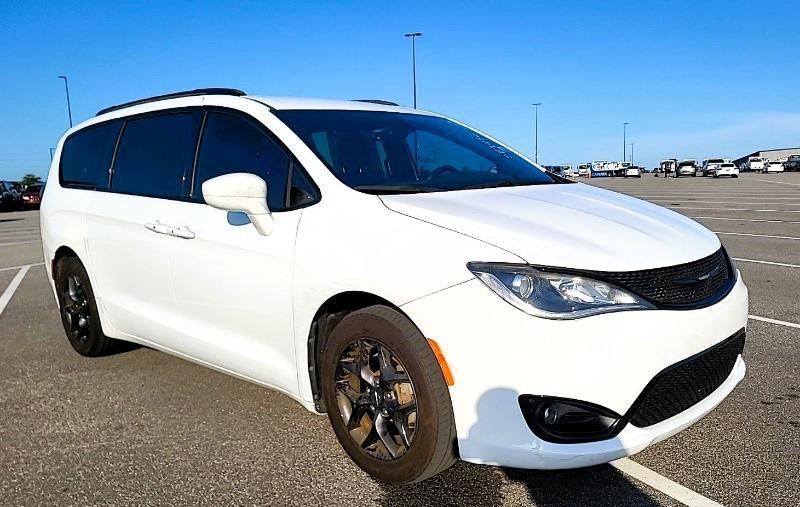 Chrysler Pacifica Touring L Plus FWD 2019
