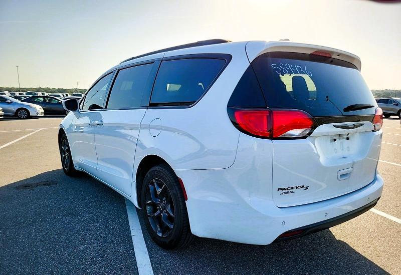 Chrysler Pacifica Touring L Plus FWD 2019