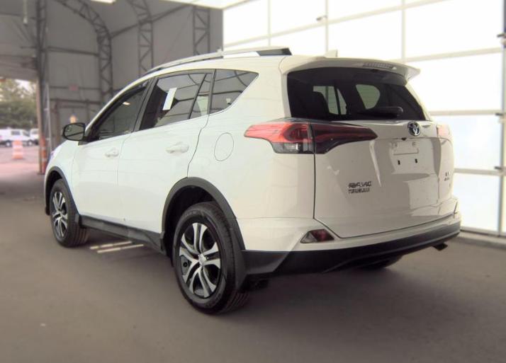 Toyota RAV4 LE AWD (Natl) 2018