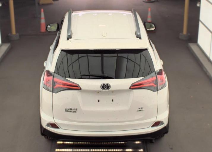 Toyota RAV4 LE AWD (Natl) 2018
