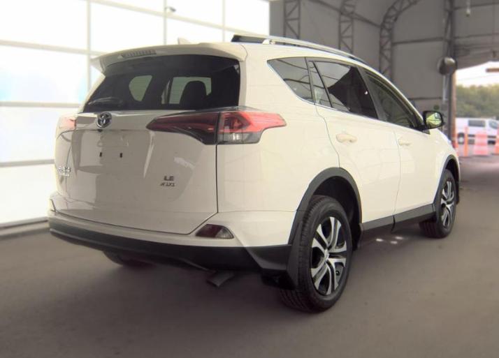 Toyota RAV4 LE AWD (Natl) 2018