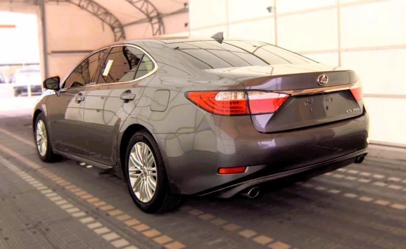 Lexus ES 350 4D Luxury Sedan 2015