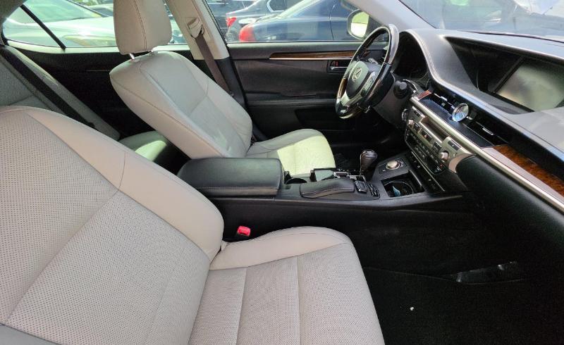 Lexus ES 350 4D Luxury Sedan 2015