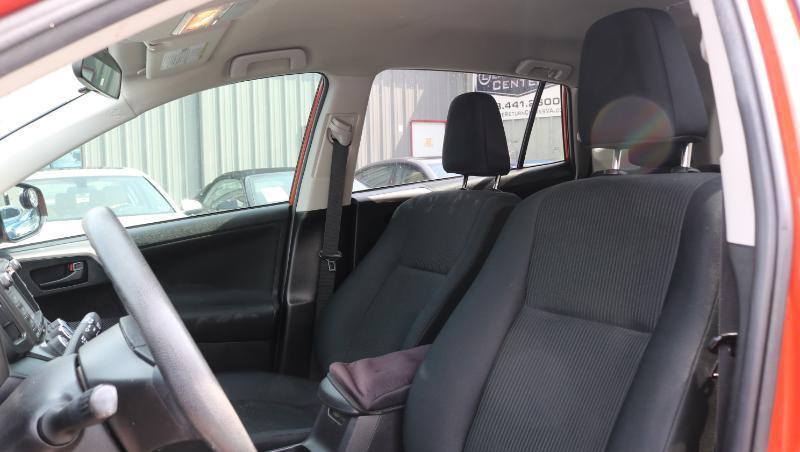 Toyota RAV4 AWD 4dr LE (Natl) 2015