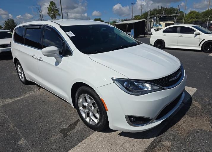 Chrysler Pacifica Touring FWD 2020