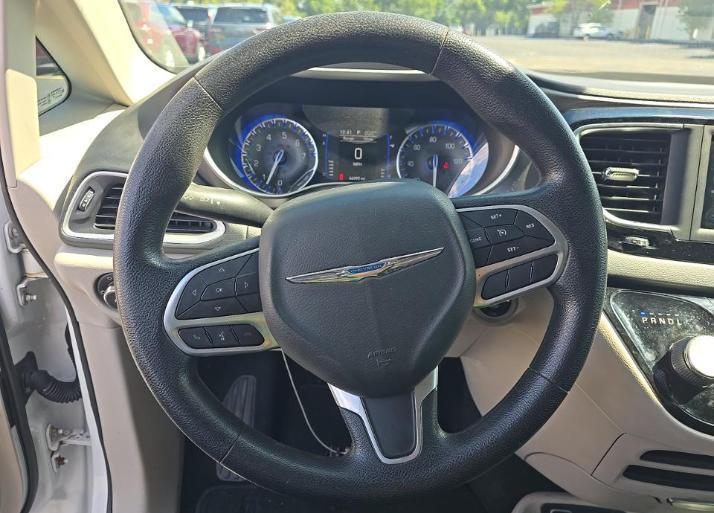 Chrysler Pacifica Touring FWD 2020