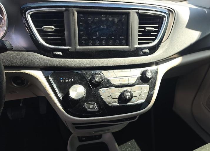 Chrysler Pacifica Touring FWD 2020