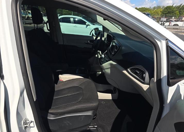 Chrysler Pacifica Touring FWD 2020