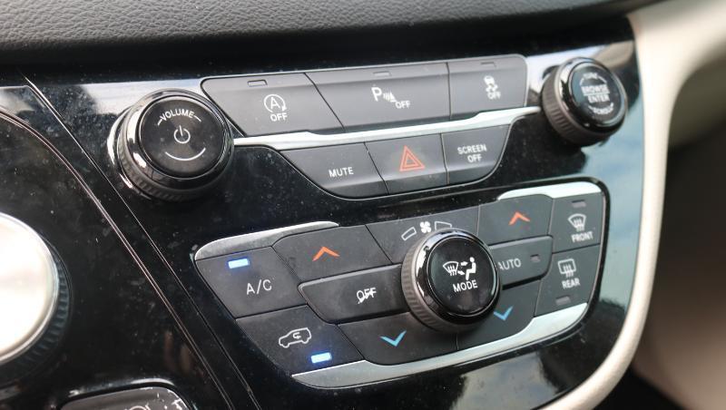 Chrysler Pacifica Touring FWD 2020