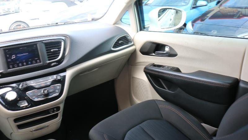 Chrysler Pacifica Touring FWD 2020