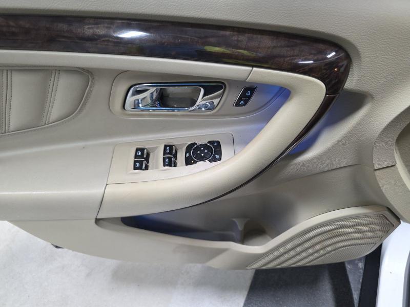 Ford Taurus Limited FWD 2019