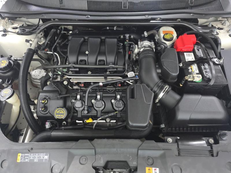 Ford Taurus Limited FWD 2019