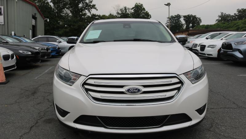 Ford Taurus Limited FWD 2019