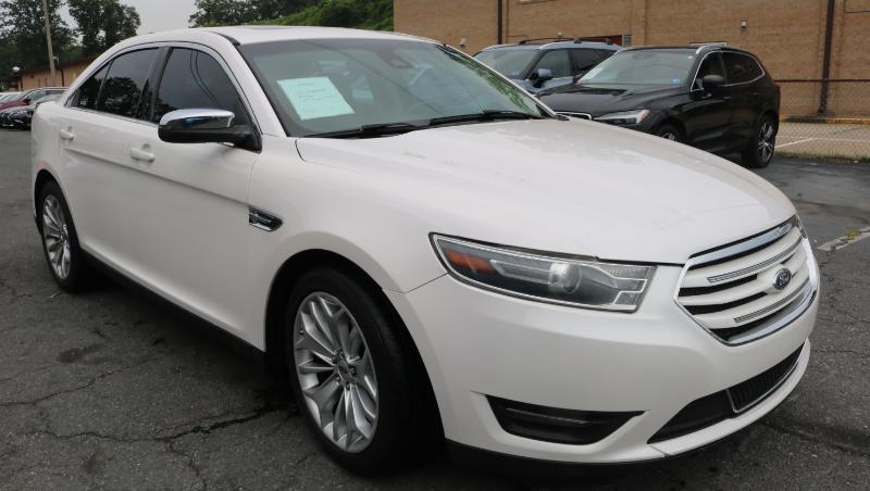 Ford Taurus Limited FWD 2019