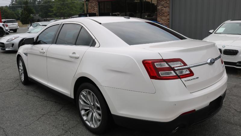Ford Taurus Limited FWD 2019