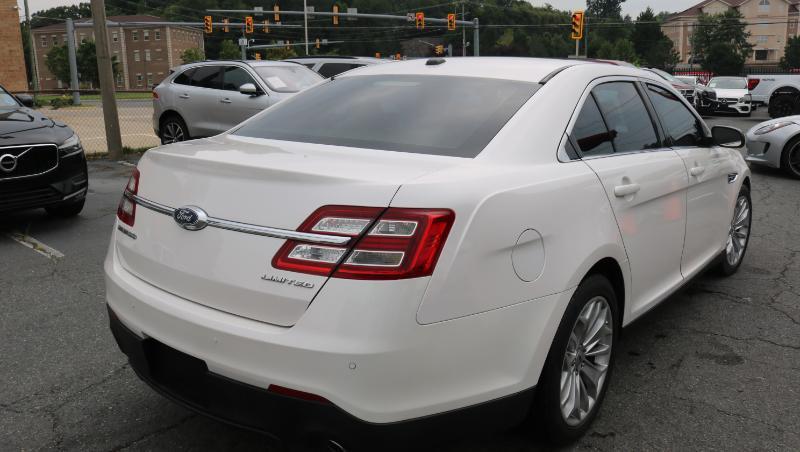Ford Taurus Limited FWD 2019