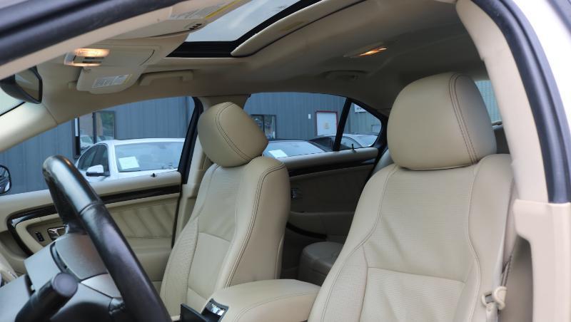 Ford Taurus Limited FWD 2019
