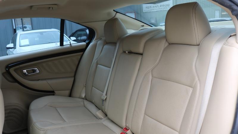Ford Taurus Limited FWD 2019