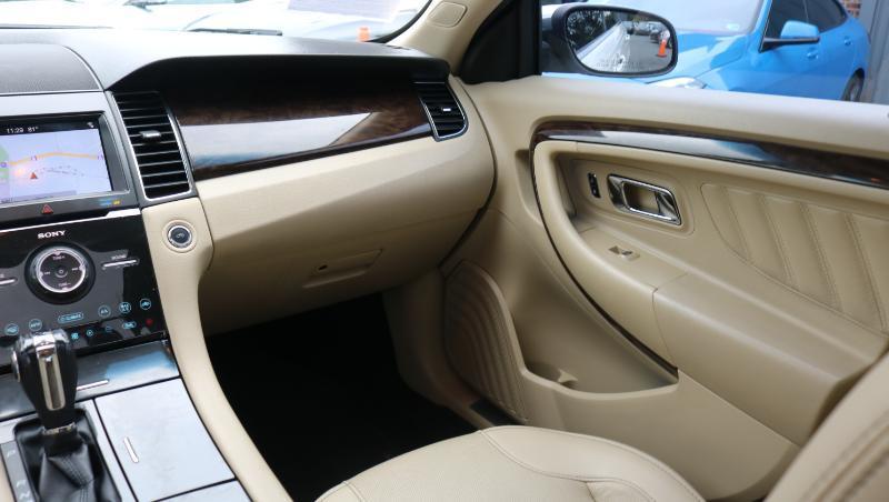 Ford Taurus Limited FWD 2019
