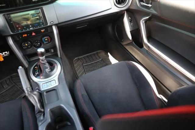 Scion FR-S 2dr Cpe Auto (Natl) 2015