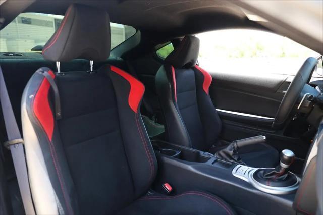 Scion FR-S 2dr Cpe Auto (Natl) 2015