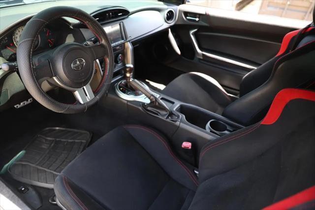 Scion FR-S 2dr Cpe Auto (Natl) 2015